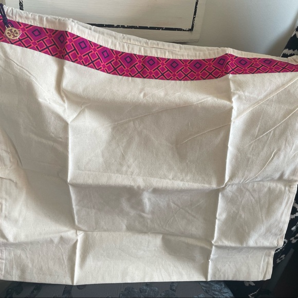 Tory Burch Perry Triple Compartment Tote - Picture 13 of 15